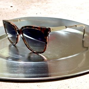 New Vera Bradley Kendra sunglasses tortoise shell cream sides polarized + case!